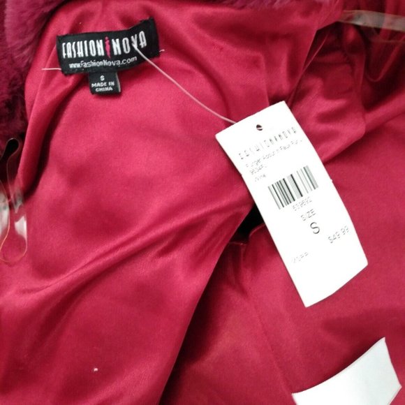 FASHION NOVA FAUX FUR CRANBERRY COLOR SHORT JACKET SIZE SMALL NWT - Picture 2 of 4